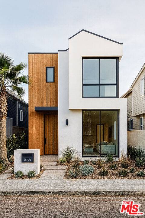 2709   Strongs Dr 1BR Marina Del Rey La