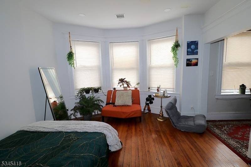 WELCOME TO 22 Kossuth St !