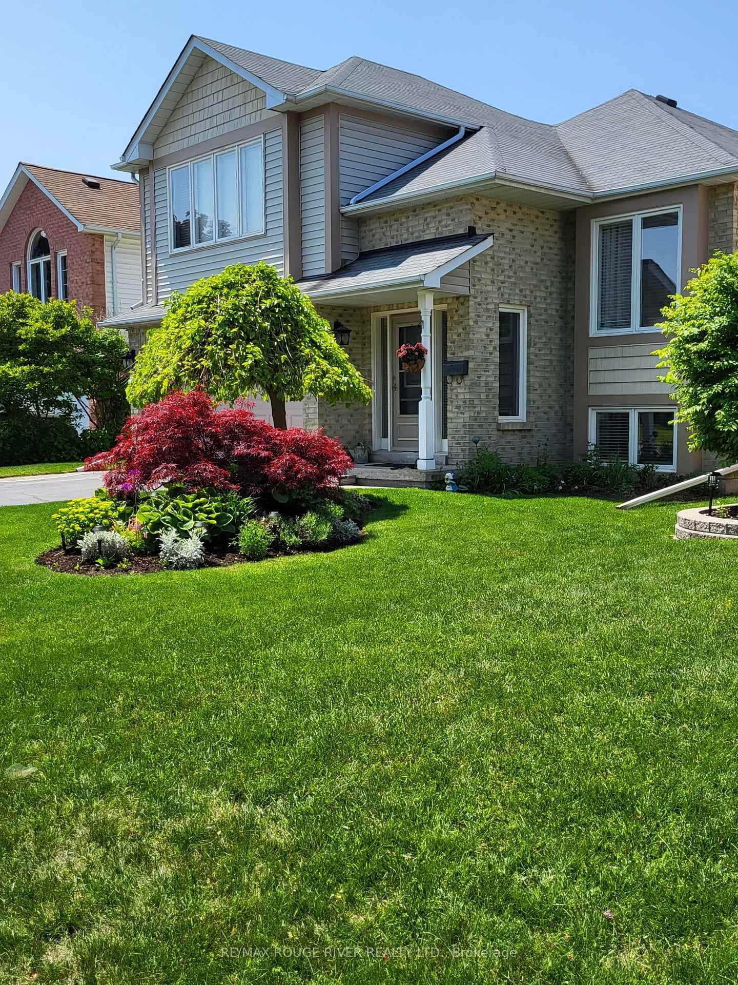 Welcome to 452 Fleetwood, located in Oshawa's Eastdale Neighbourhood !