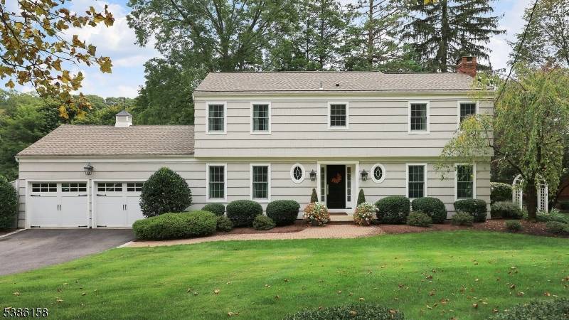 Welcome to this stunning 4 bedroom, 3.