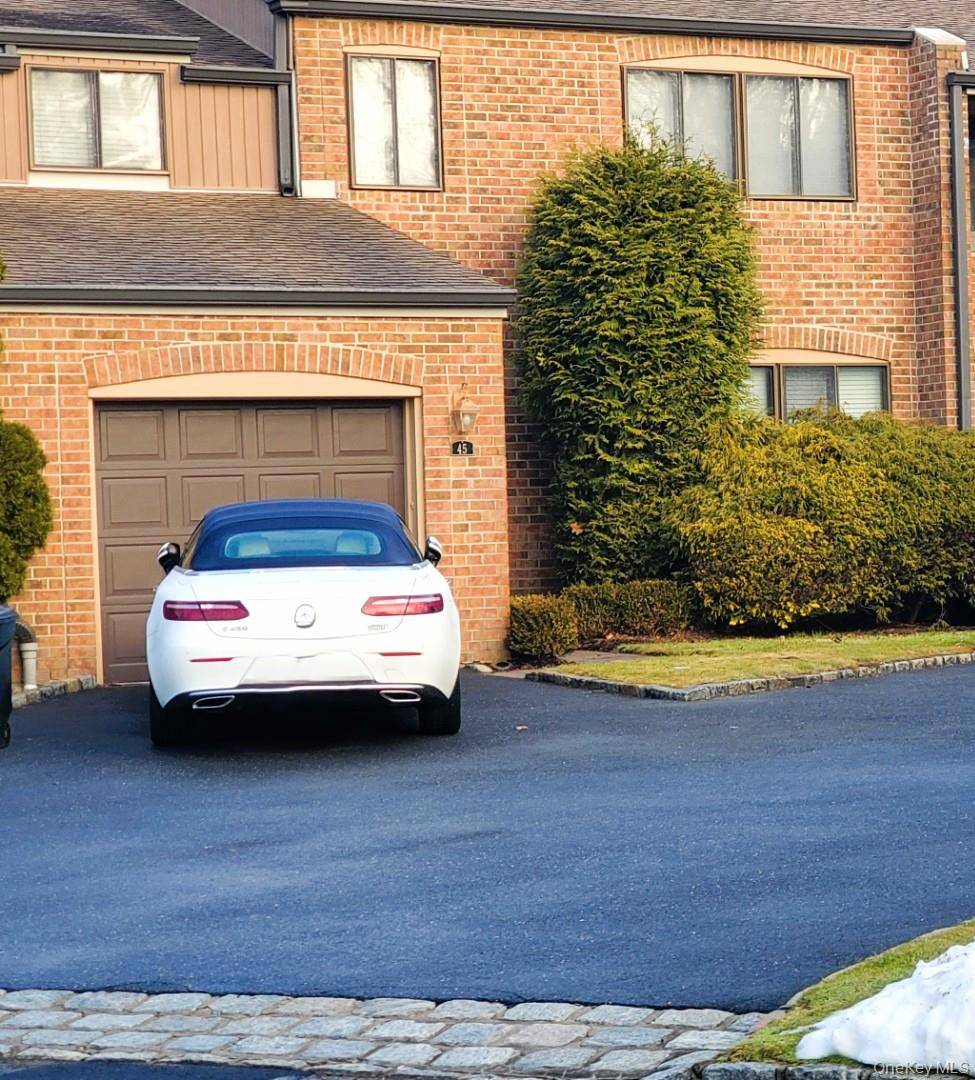 The Gates Condo in North Hills rarely found.
