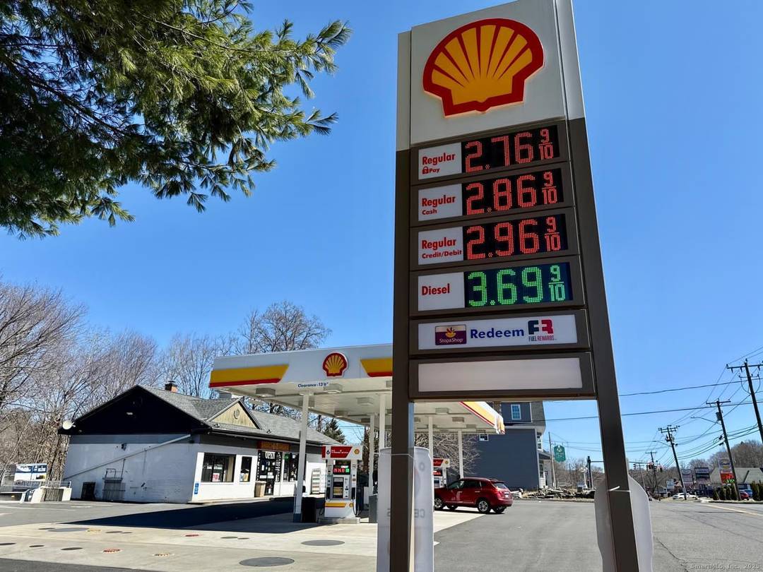 Land and building included Located directly in front of Stop Shop with strong visibility and traffic Fully renovated in 2024 new dispensers, flooring, lighting, shelvin High volume location 60, 000 ...