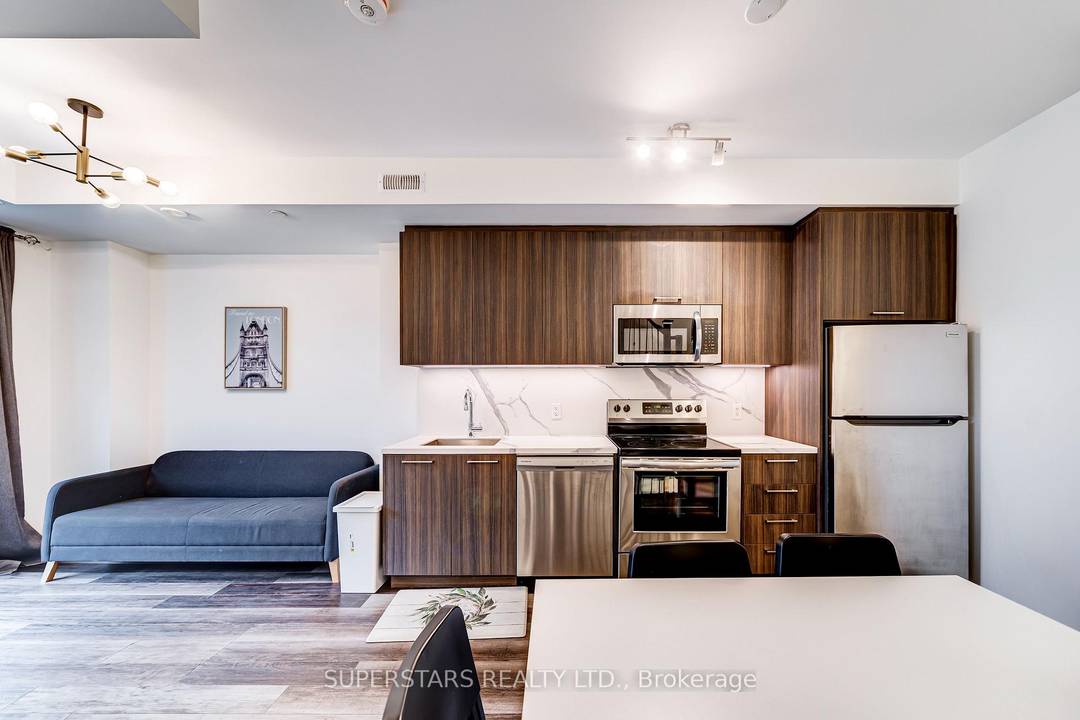 Modern 3 Year New Townhome at Bayview amp ; Finch Prime North York Location.