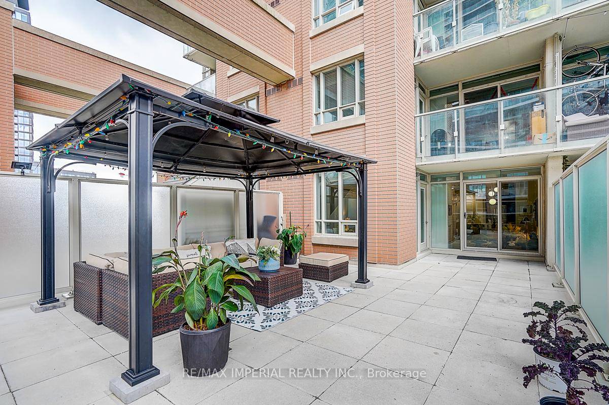 Experience urban living at its finest in this rare Liberty Village condo !