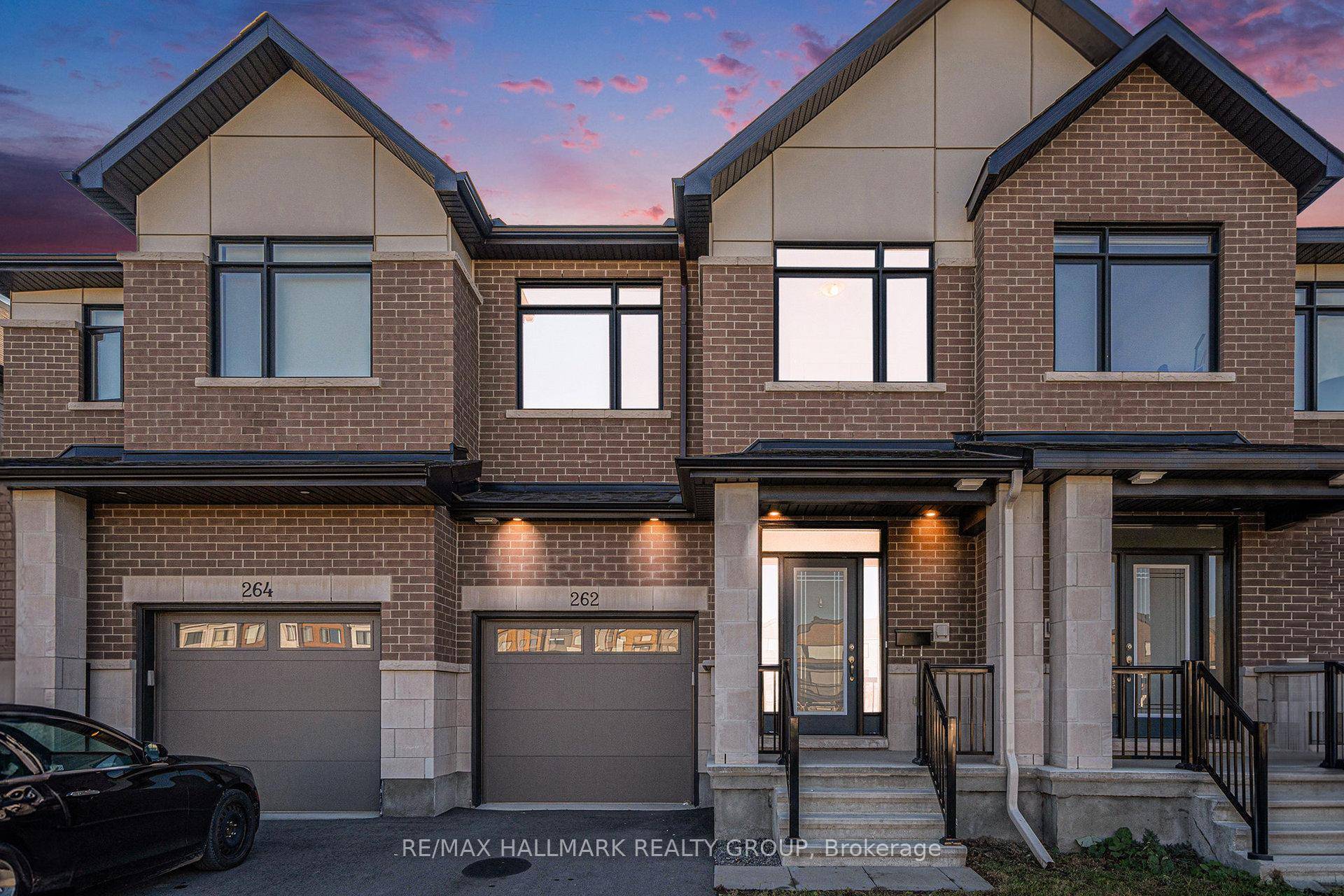 Welcome to 262 Darjeeling Avenue, A Stylish Claridge Townhome in the Heart of Barrhaven !