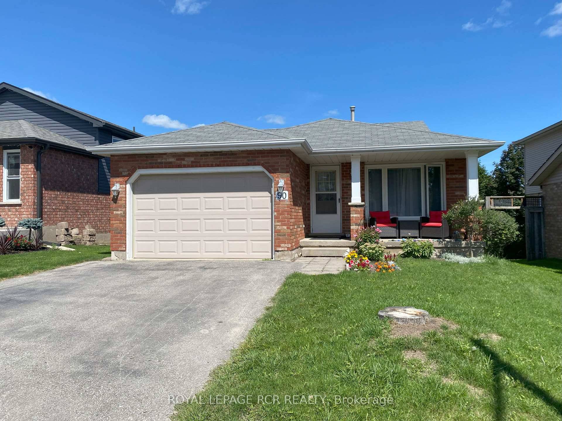 Nestled on a quiet cul de sac in a family friendly neighbourhood, this spacious 4 bedroom, 2 bathroom, 4 level backsplit offers the perfect blend of comfort, privacy, and outdoor ...