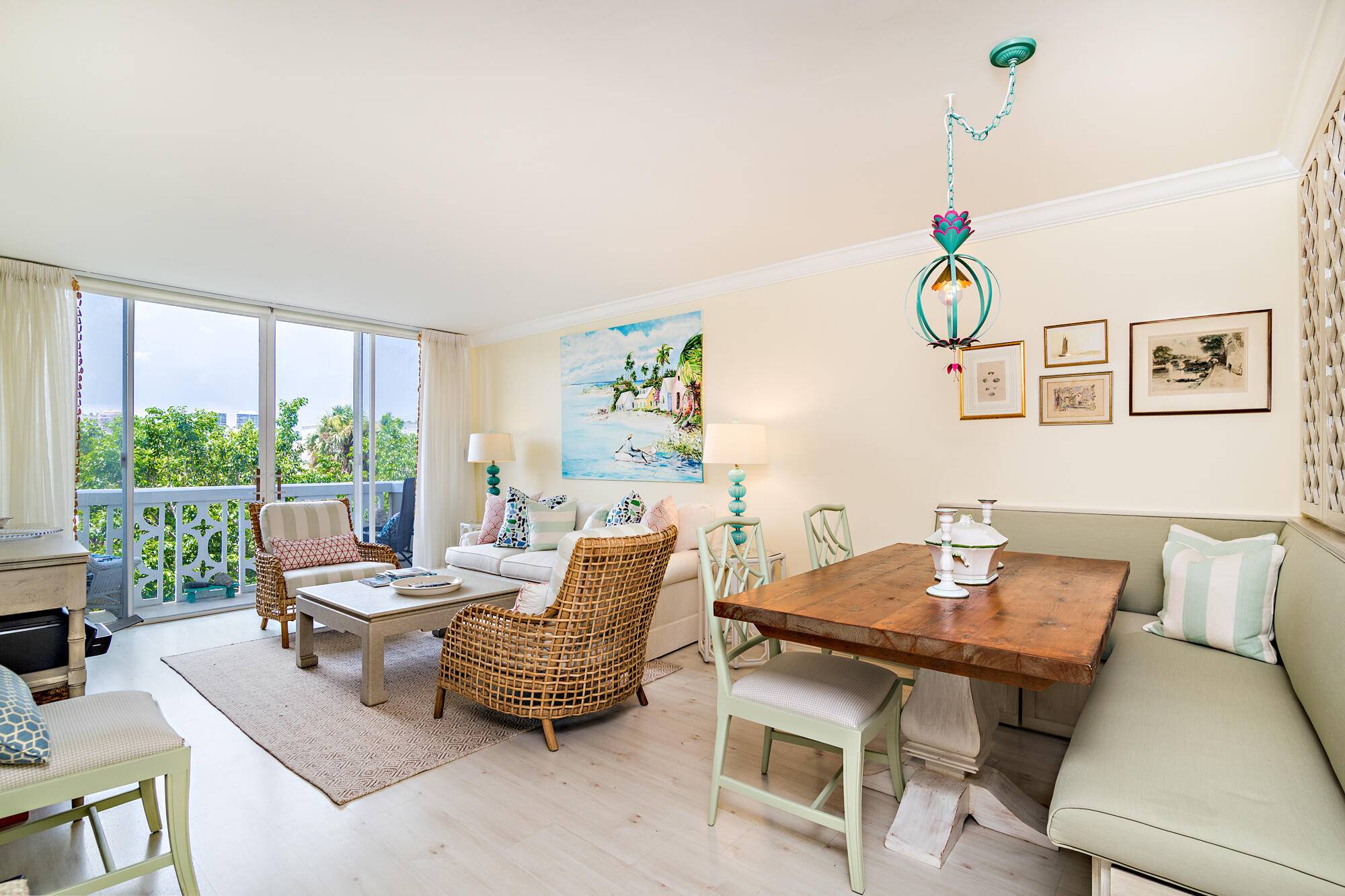 Lovely one bedroom, one bath condo in the middle of the town of Palm Beach.