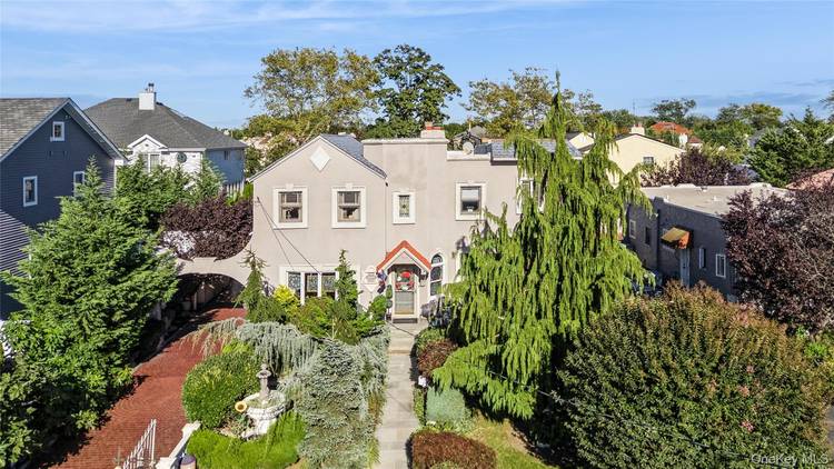 Best of the old and best of the new, this classic estate Colonial blends timeless elegance with the modern amenities today s buyer expects.