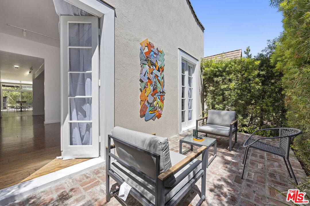 245  N Wetherly Dr 2BR Beverly Grove La