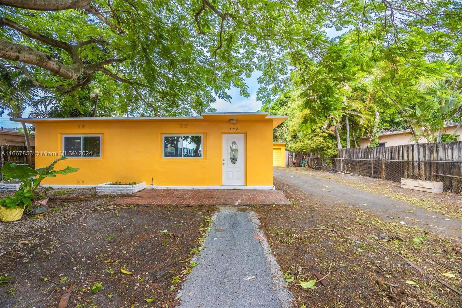Stunning Remodeled Home in the Heart of Hialeah !