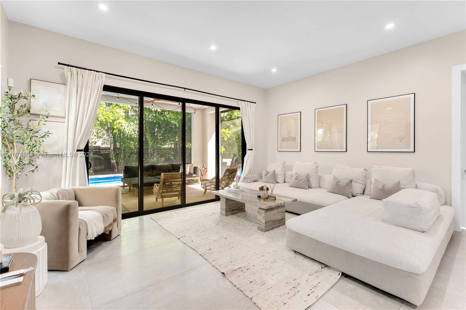 Welcome to this stunning 4 beds, 4.