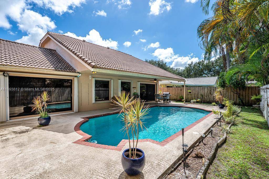 Stunning Two Story Home in the Heart of Plantation !