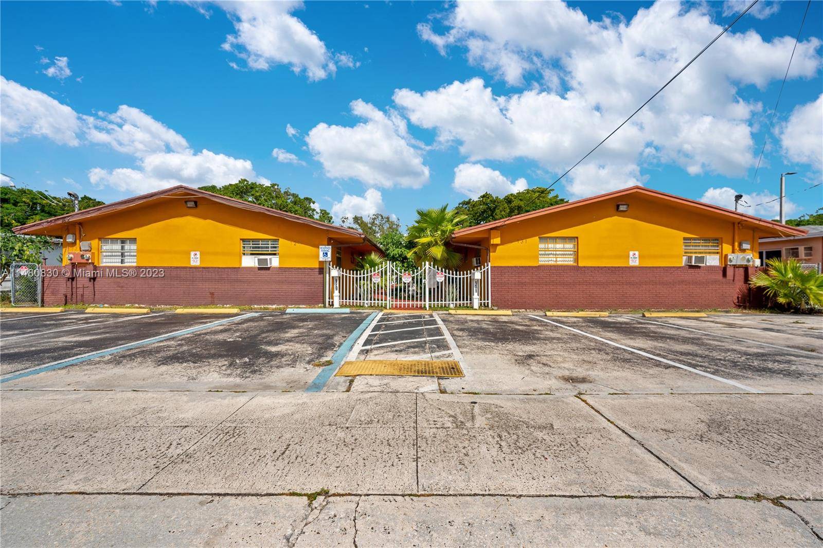 Fantastic investment opportunity awaits with this potential income generating property.