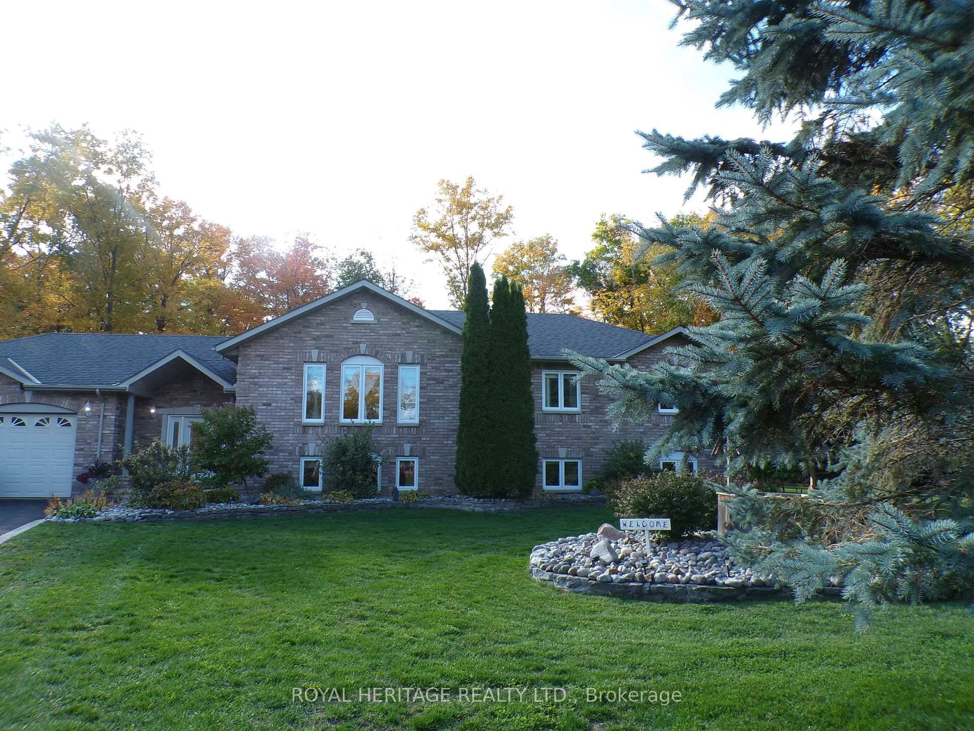 Welcome to this stunning custom built raised bungalow, offering the perfect blend of style, space, and flexibility all nestled on a beautifully, landscaped 1 acre lot, With 3 bedrooms and ...