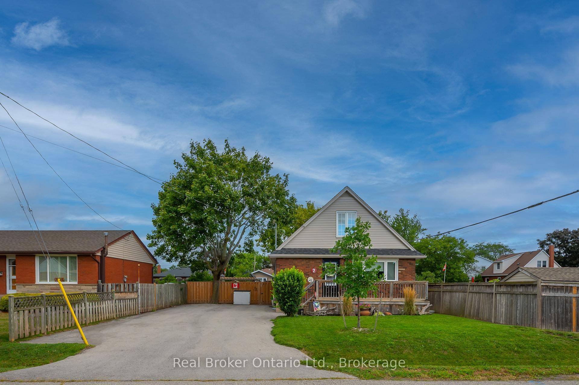 Charming and spacious brick home in the heart of Grimsby, just minutes from Grimsby Beach, shopping centres, highway access, and fantastic local amenities !