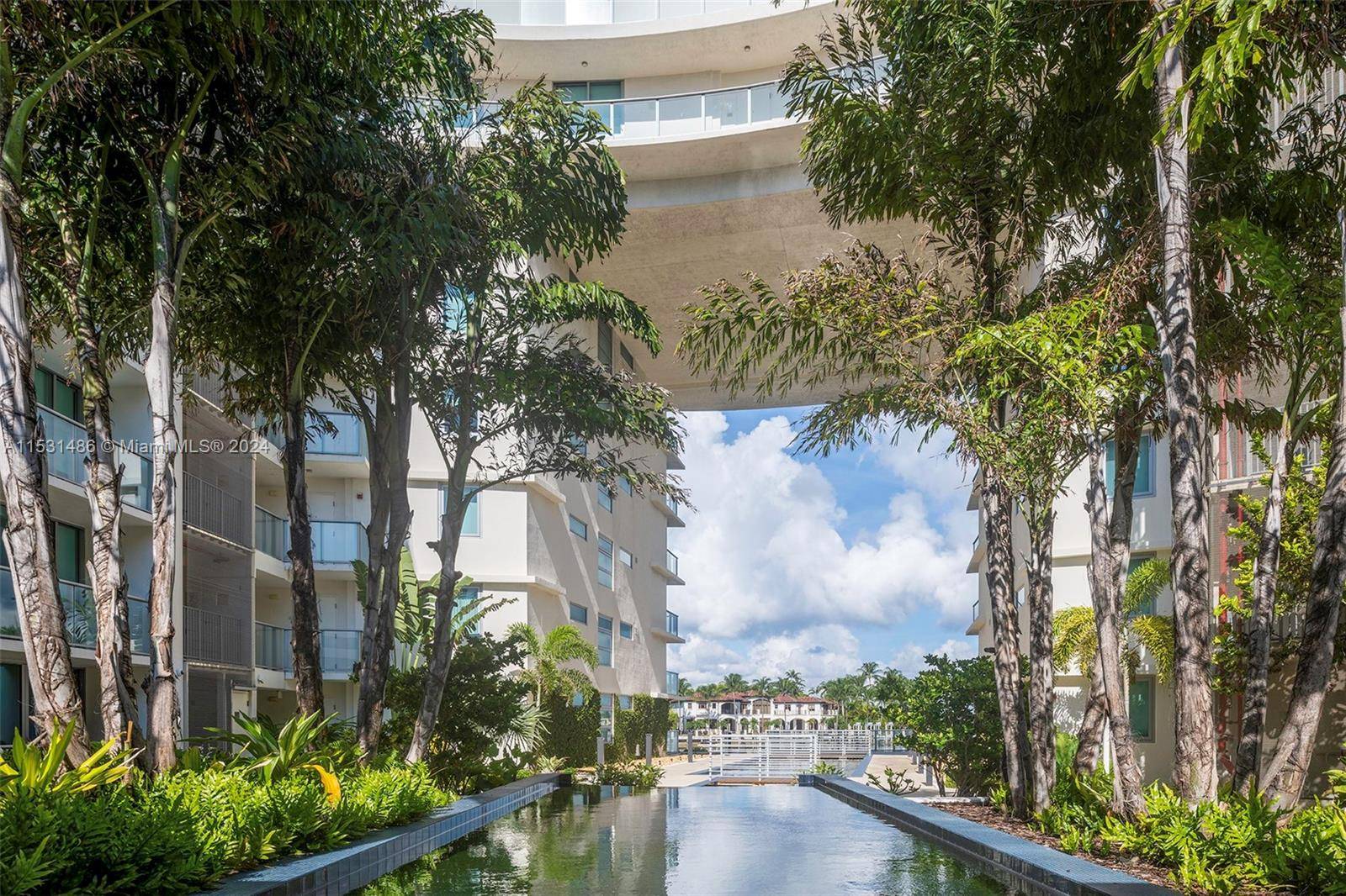 Spectacular Luxury Condo located one block from the beach, stores and restaurants.