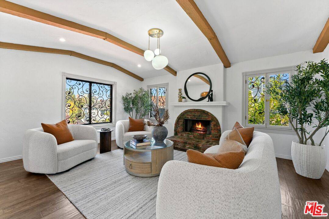 10320   Mississippi Ave 4BR Beverlywood La