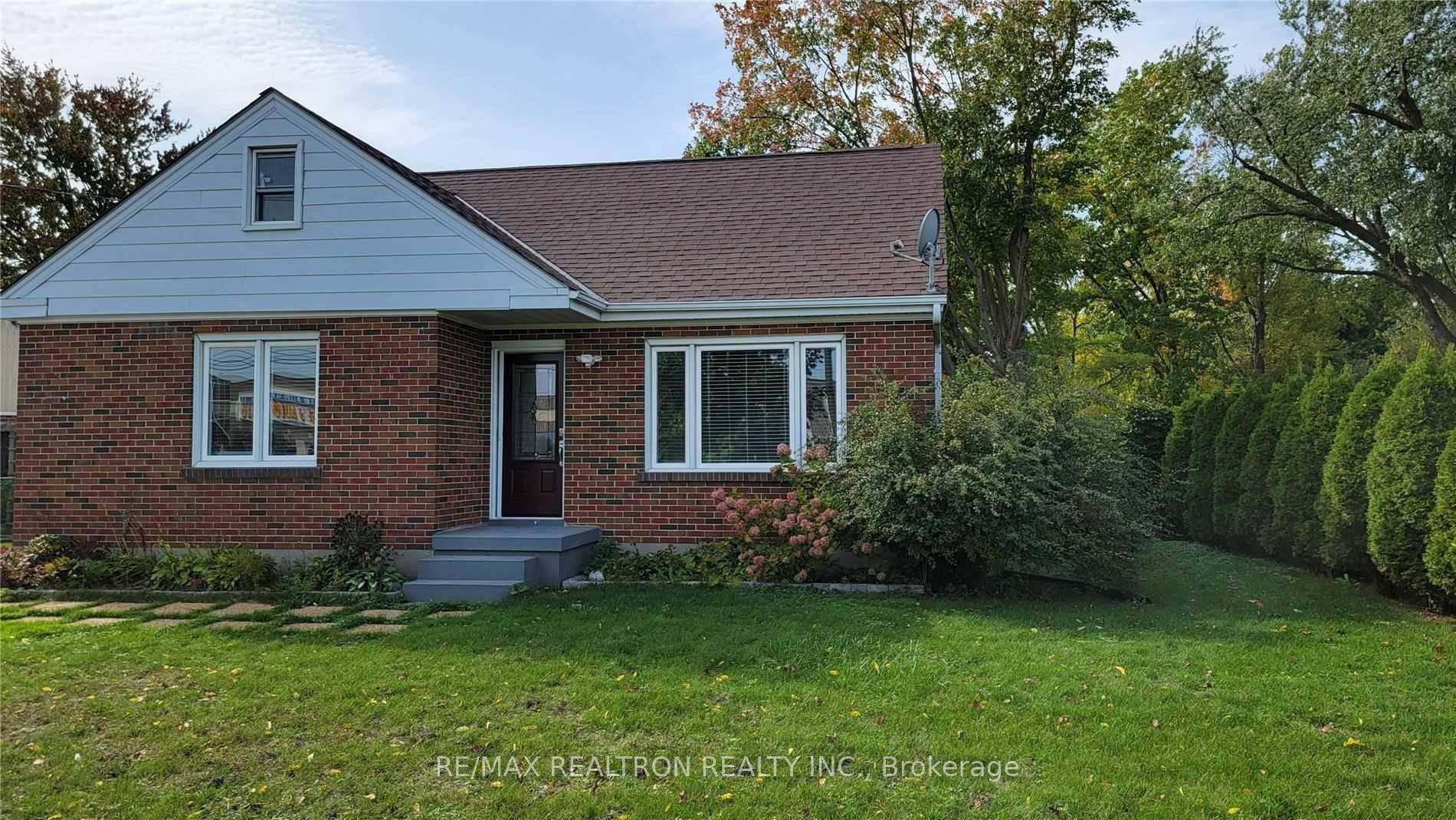 Enjoy Carefree Living In This Professionally Managed 3 Bedroom Bungalow Which Has Been Recently Updated.