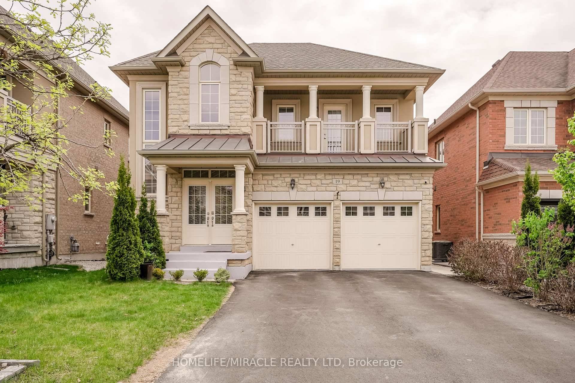 Welcome to this stunning 4 bedroom, 3 bathroom home with a finished basement Beautiful Detached Home Great Location Of Vellore Village Stone Stucco Exterior, Double door entry leads to a ...