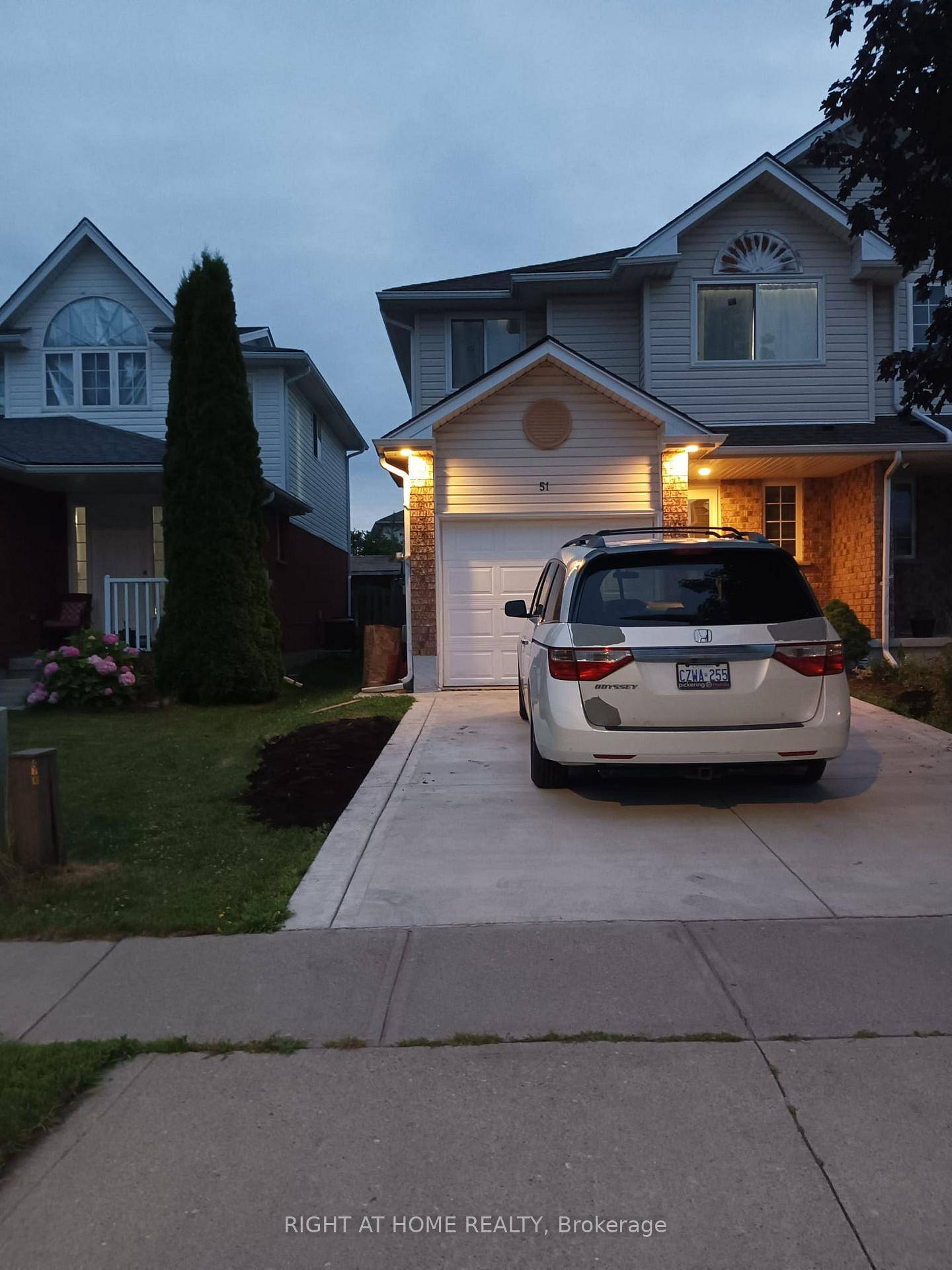 Gorgeous 4 Bedroom Above Grade and 1 Bedroom Finished Basement Home In Desirable North Galt On A Quiet Dead End Street !
