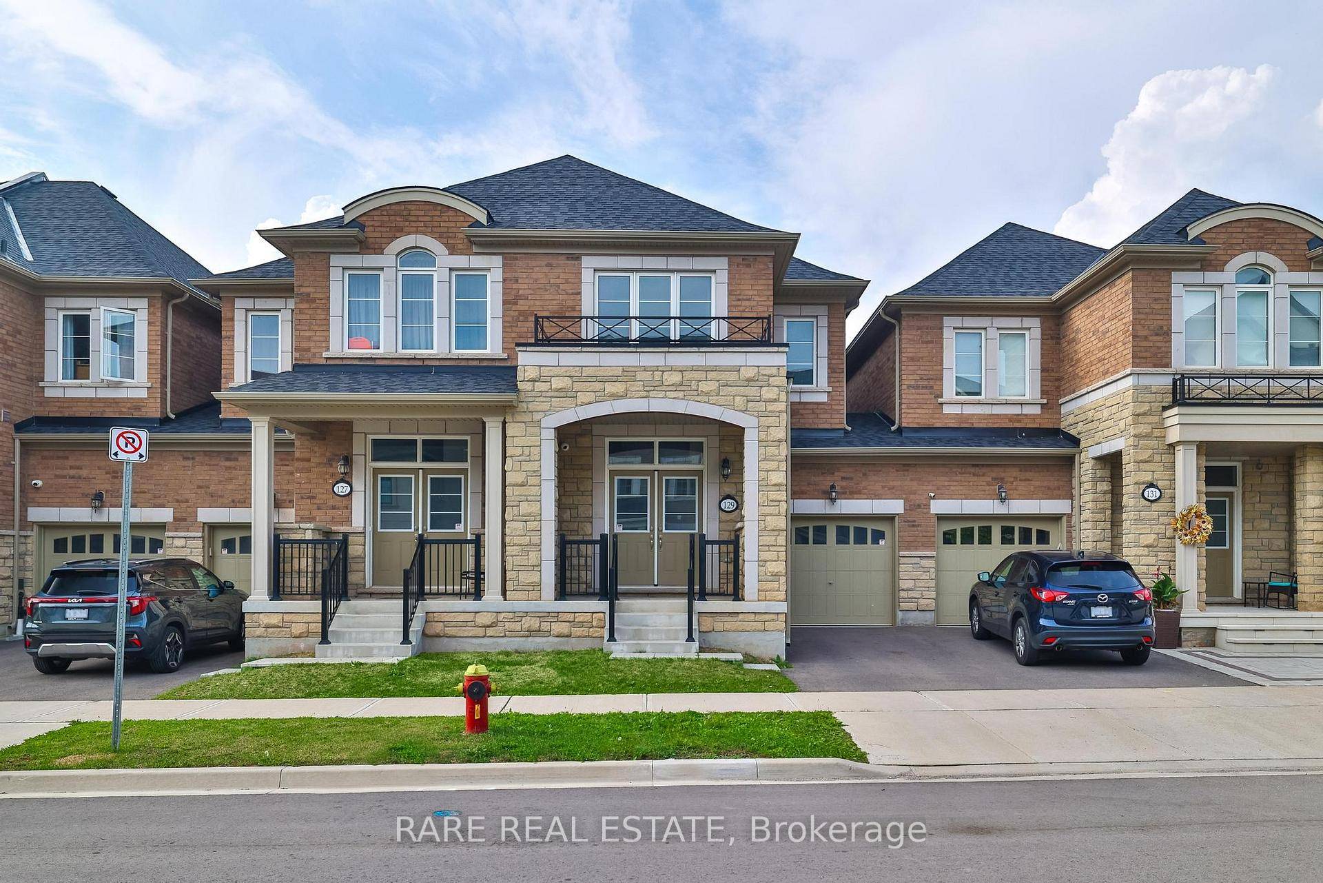 Welcome to 129 Marigold Gardens, an immaculately kept two storey freehold townhouse nestled in Oakville.