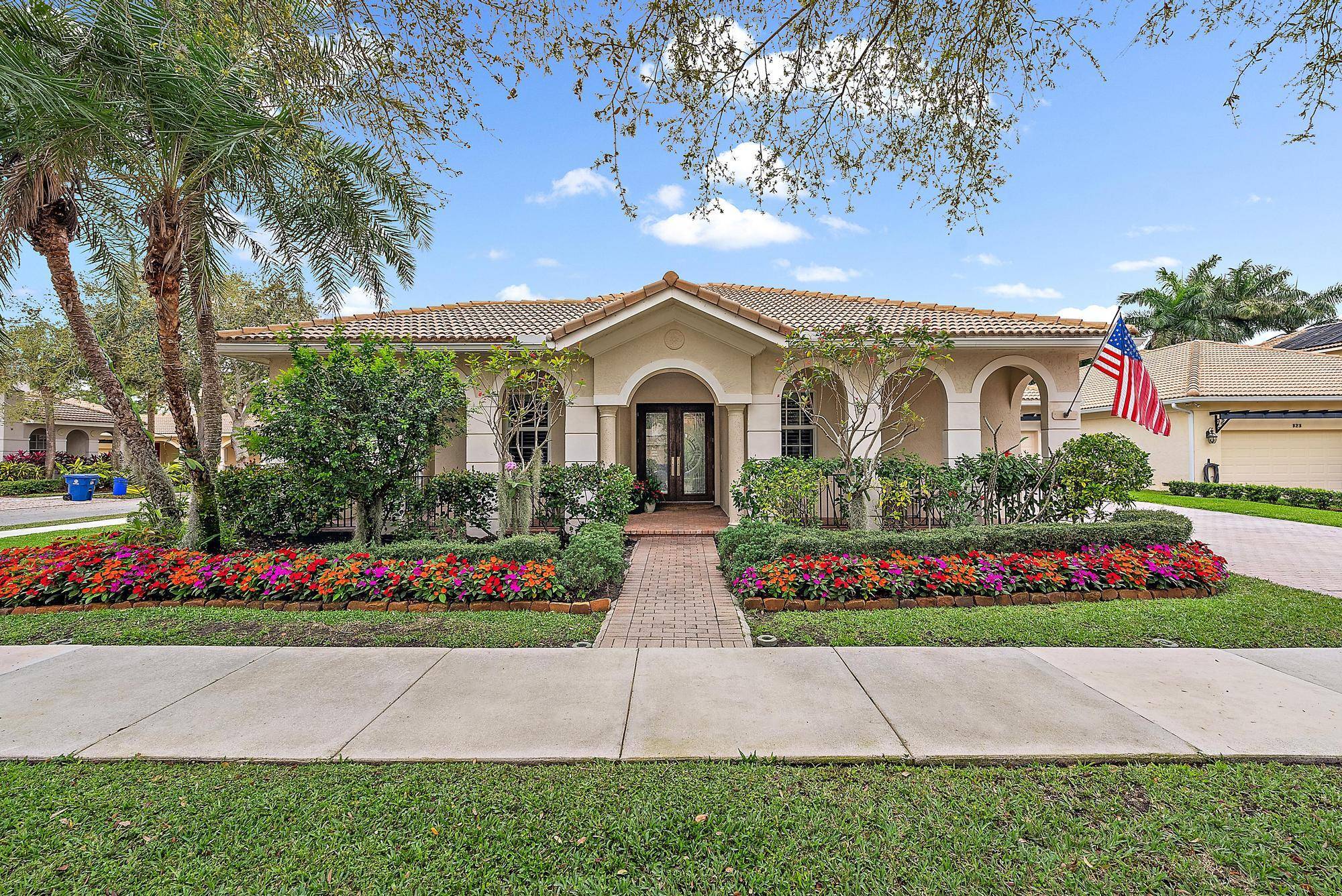 The best layout in Paseos, this meticulously maintained, 4 bed, 3.