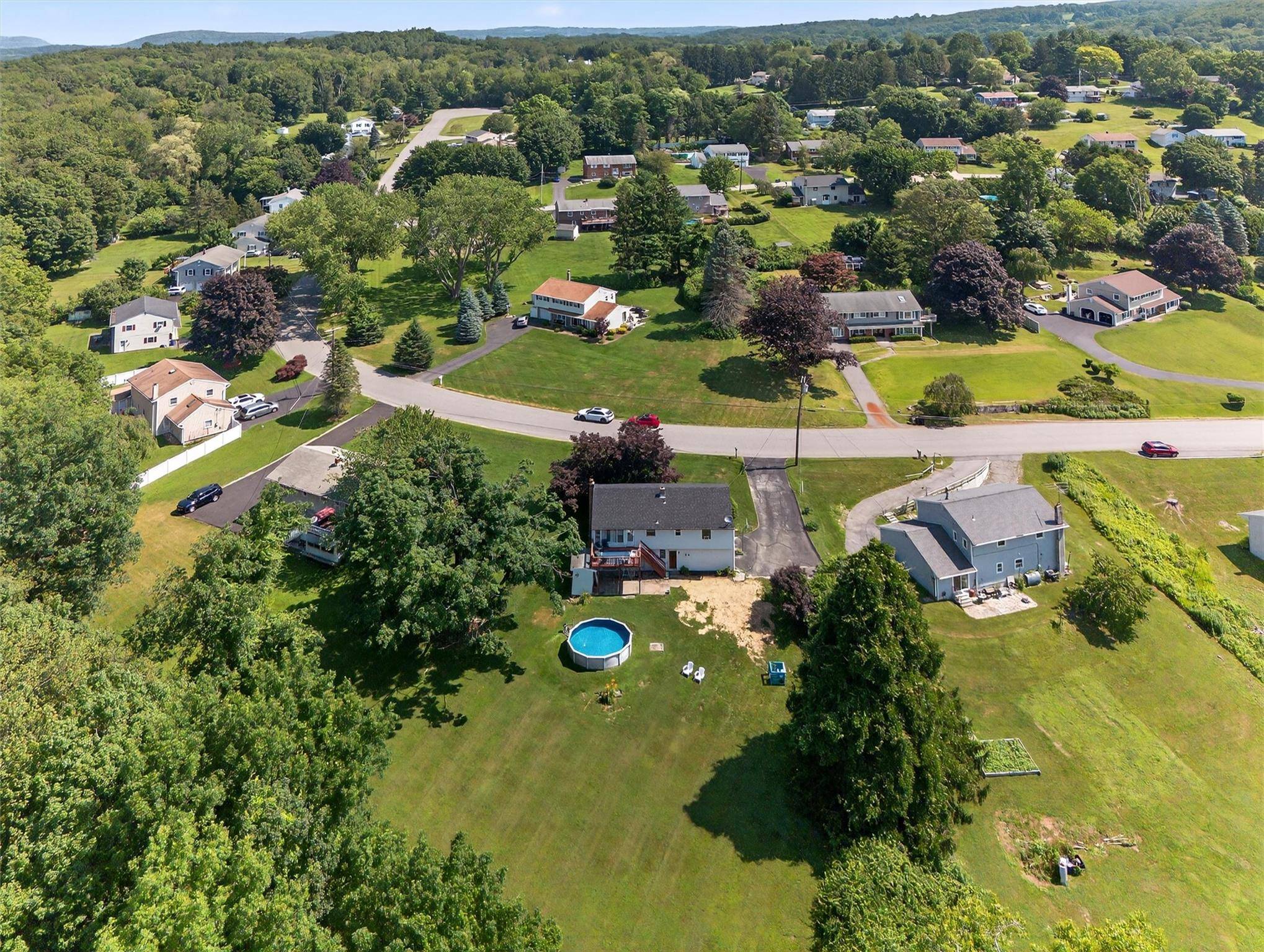 Swimming, skiing, snowboarding, kayaking in the Patterson Great Swamp, walking or biking the nearby rail trail or Wonder Lake State Park, just minutes to the quaint Village of Pawling, shopping, ...