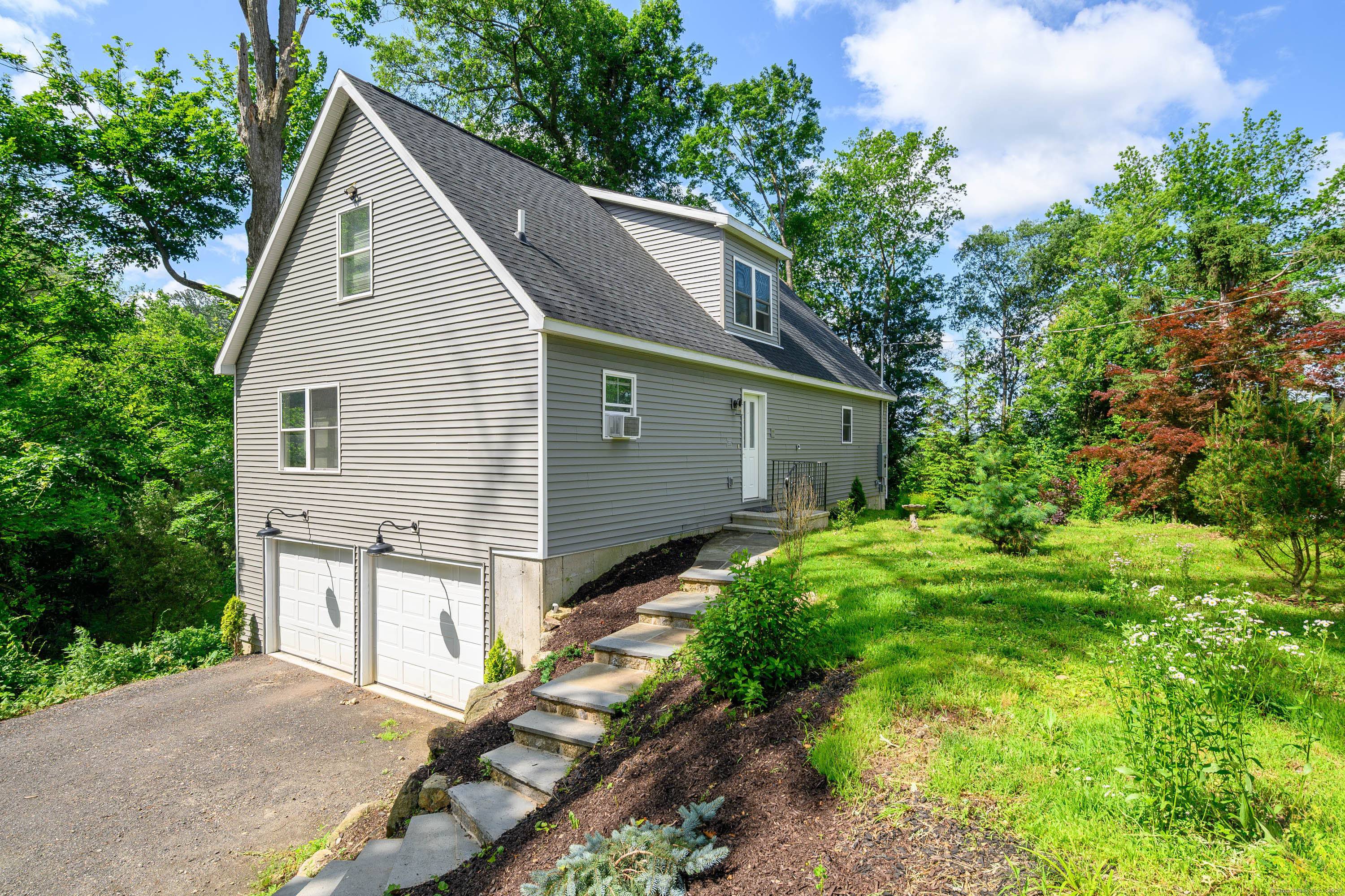 Immaculate 3 Bedroom Cape with Stunning Lake Views This exceptional 3 bedroom, 2.