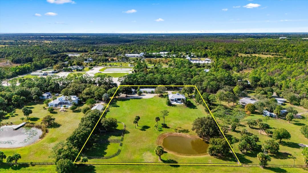 Welcome to highly desirable Palm City Farms !