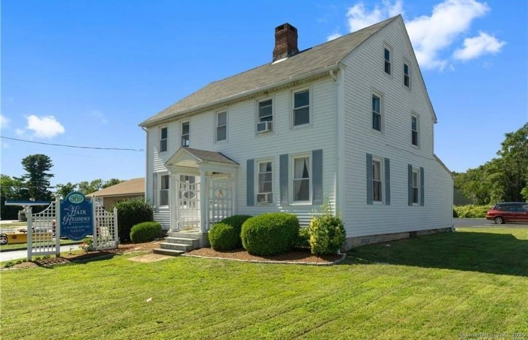 PRICED REDUCED.... This is the perfect commercial property, with mixed use and a great business opportunity, close to the center of Old Saybrook !