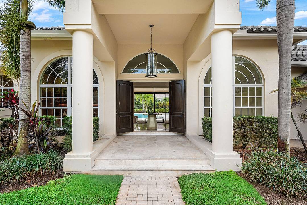 Located in the prestigious gated community of Cypress Head in Parkland, this elegant home sits on an oversized corner lot surrounded by estate sized properties and custom homes.