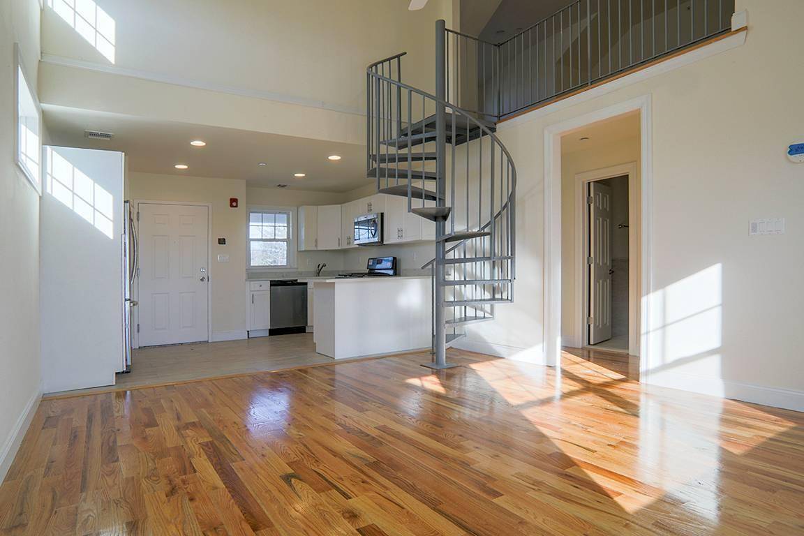 Like New And Customized, Sunlight Apartment.