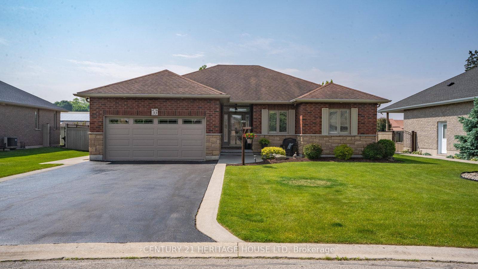 Escape the hustle and settle into the comfort at 33 Melody Drive in Delhi a beautifully maintained all brick and stone bungalow nestled in a quiet neighbourhood right on the ...