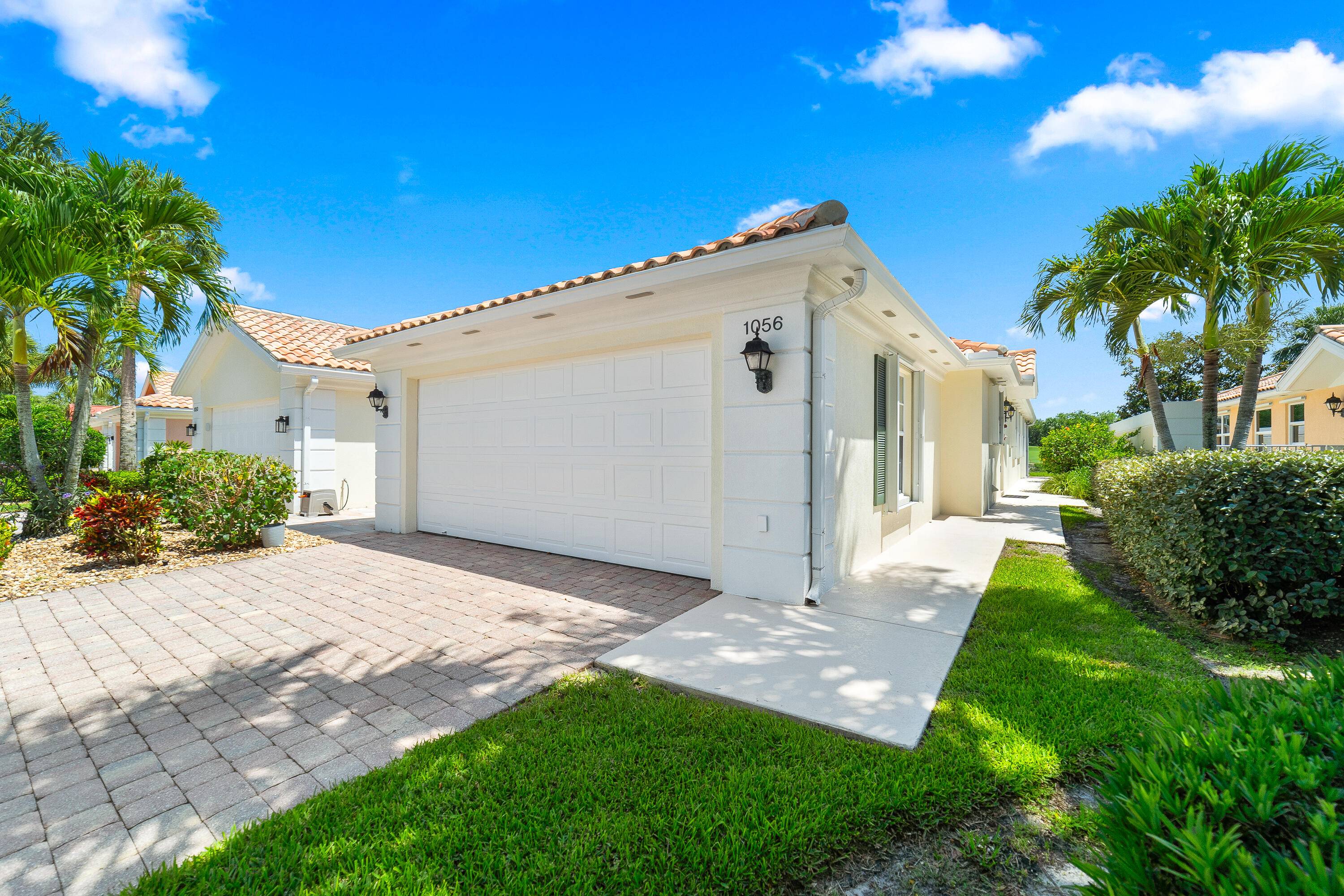 Welcome to this beautifully maintained villa in The Florida Club, featuring the sought after Capri floorplan.