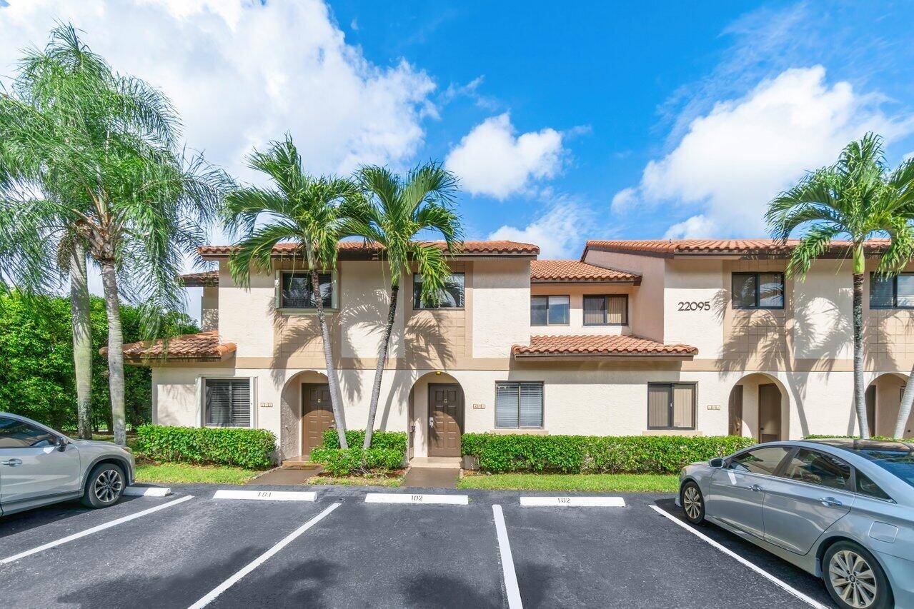 Welcome to this rarely available townhome in Las Brisas of central Boca Raton.