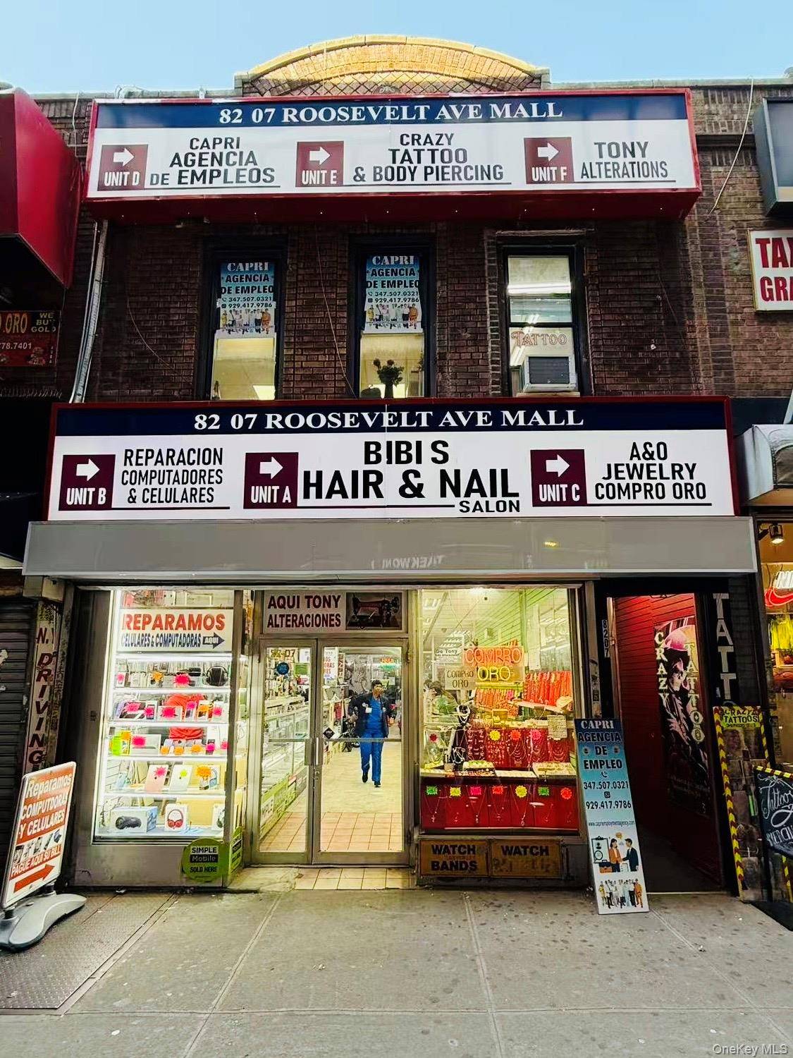 What a great location, Right on Roosevelt Ave.