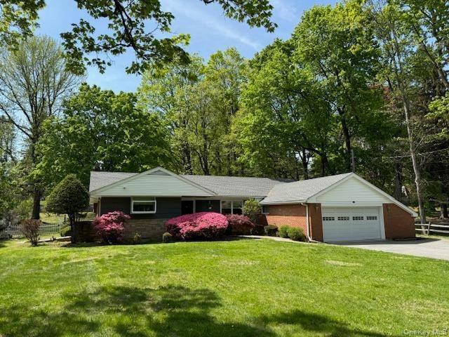 Great location in the heart of the much desirable hamlet of Balmville !