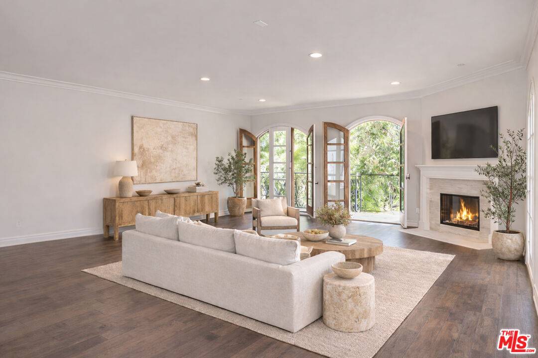 353 S Reeves Dr 3BR Beverly Hills La