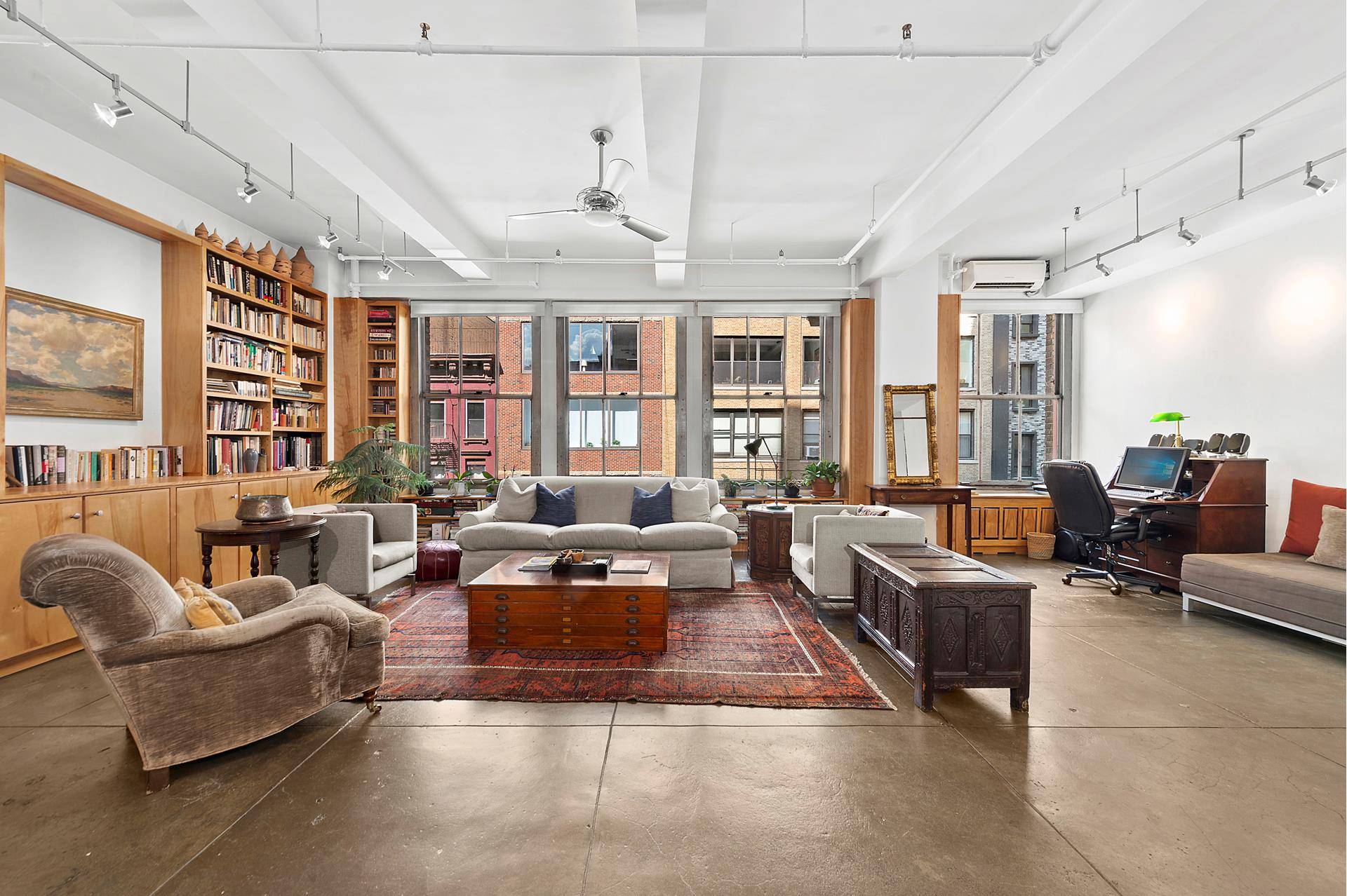 STUNNING HOME IN CHELSEA WITH 10.