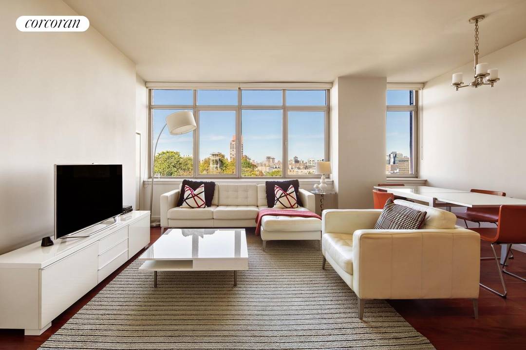 Welcome home to this bright and spacious 2 bedroom, 2 bathroom condominium at 5th On The Park in Harlem one of the neighborhood's premier full service luxury buildings.