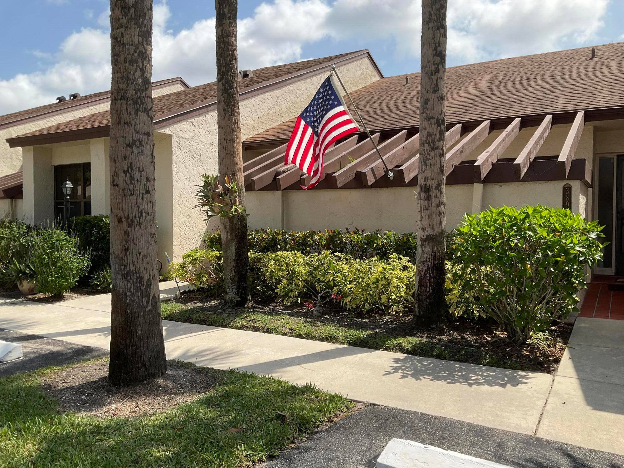 Motivated seller ! Amazing opportunity to reside in charming Villlas of Willow Bend.