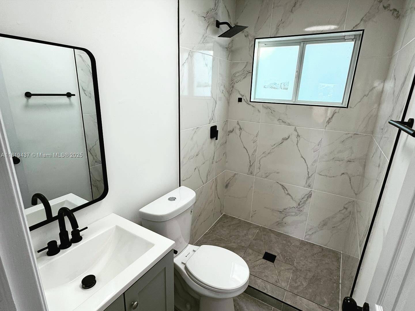 This beautifully renovated duplex in Fort Lauderdale is now available for purchase !