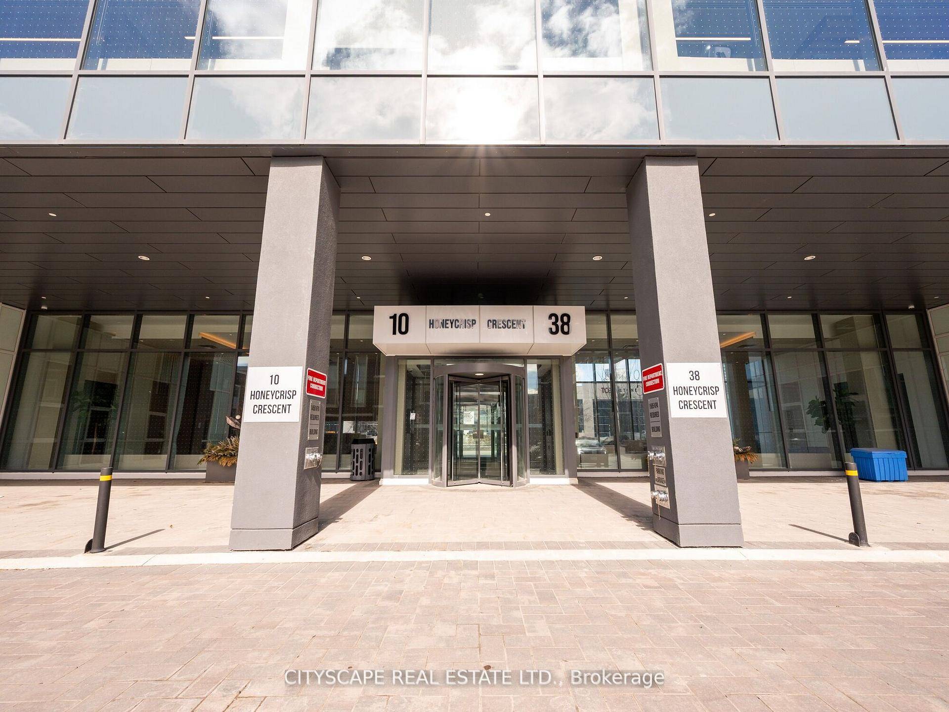 Stunning one bedroom den condo in the sought after Mobilio Condos by Menkes, ideally situated near the Vaughan Metropolitan Centre VMC Transit Hub with easy access to the TTC Subway, ...