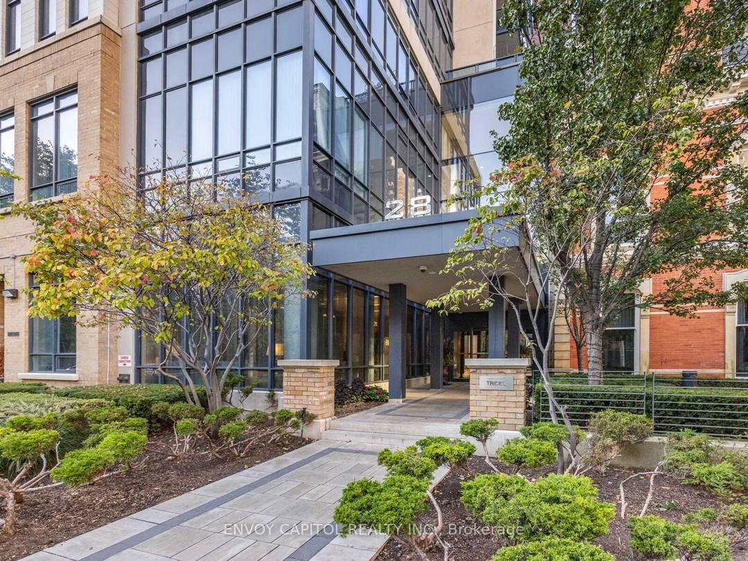 Located in the prestigious James Cooper Mansion by Tridel, this bright 2 bedroom corner suite offers 828 sq.