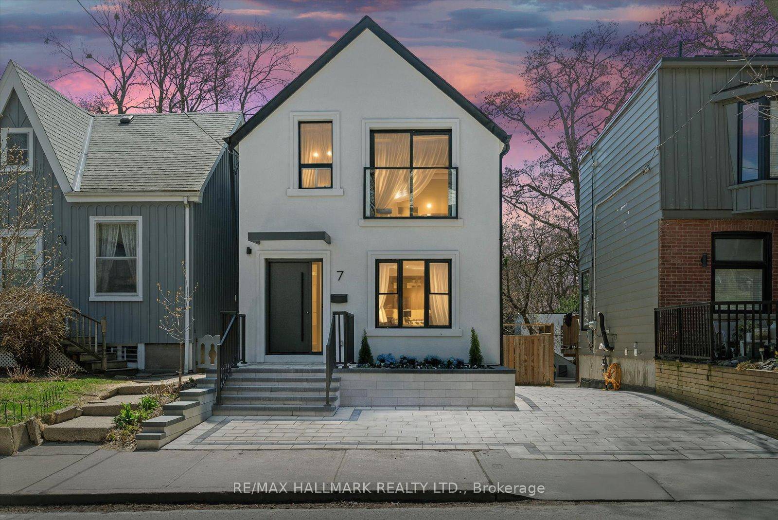 Your Leslieville forever home awaits !