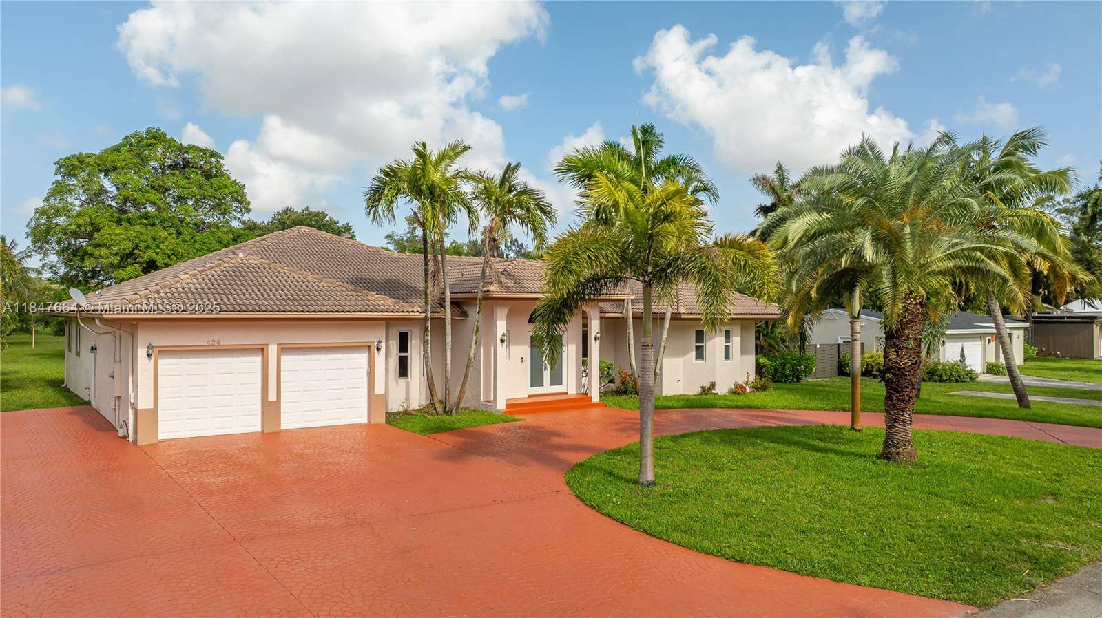 Custom built Old Plantation home, a tropical paradise built in 1998 on a full acre !