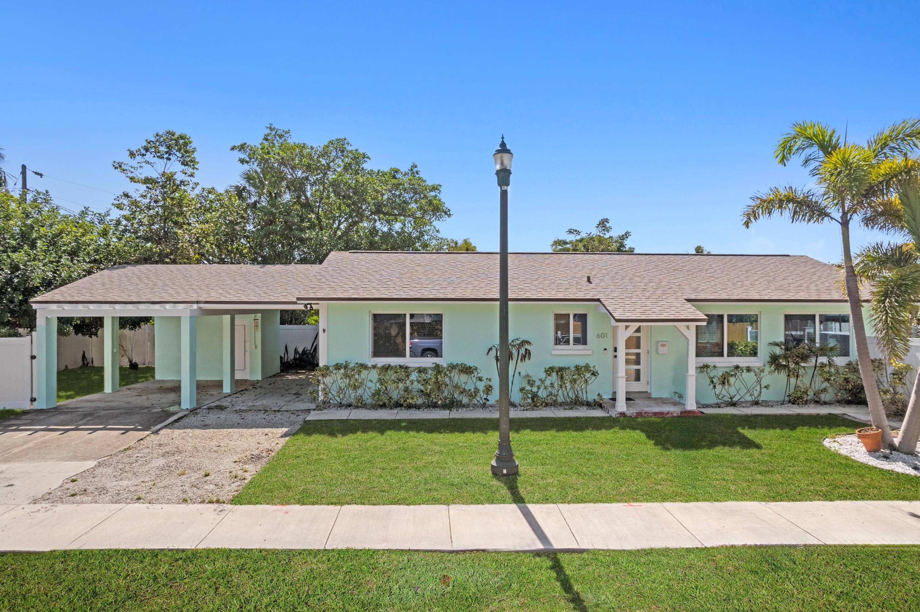 Welcome to this stunning 2 bedroom, 2 bathroom gem, perfectly situated in one of Delray Beach's most sought after neighborhoods.