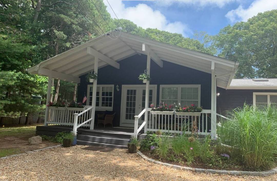 Sunny Serenity: Your Perfect Clearwater Beach Cottage Retreat!