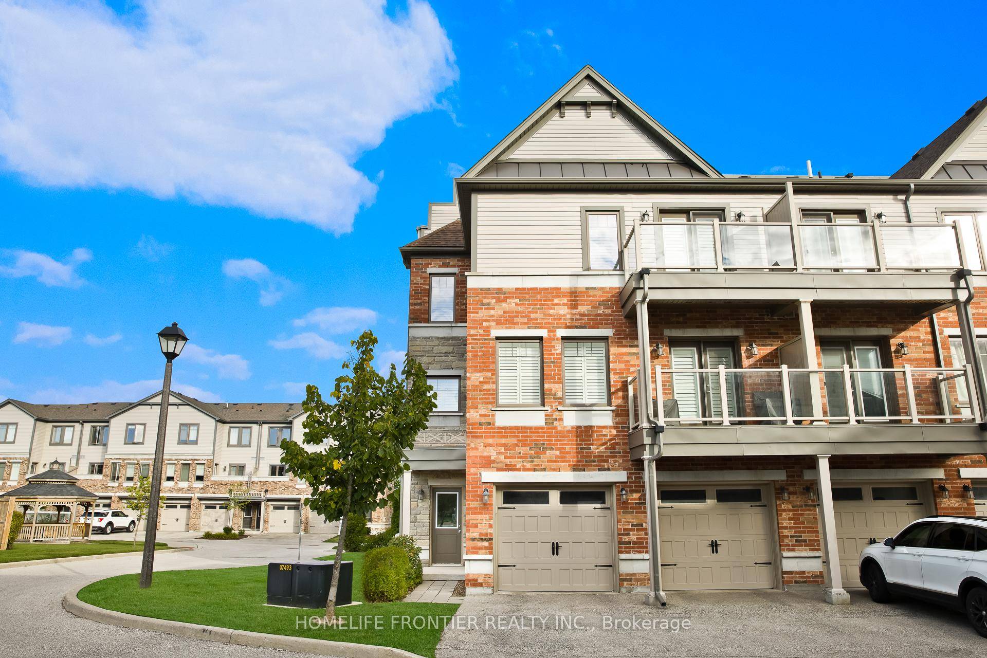 Selling Sunsets ! Welcome to this fully Renovated amp ; Customized End Unit Townhome in a very family friendly neighbourhood of south Guelph.