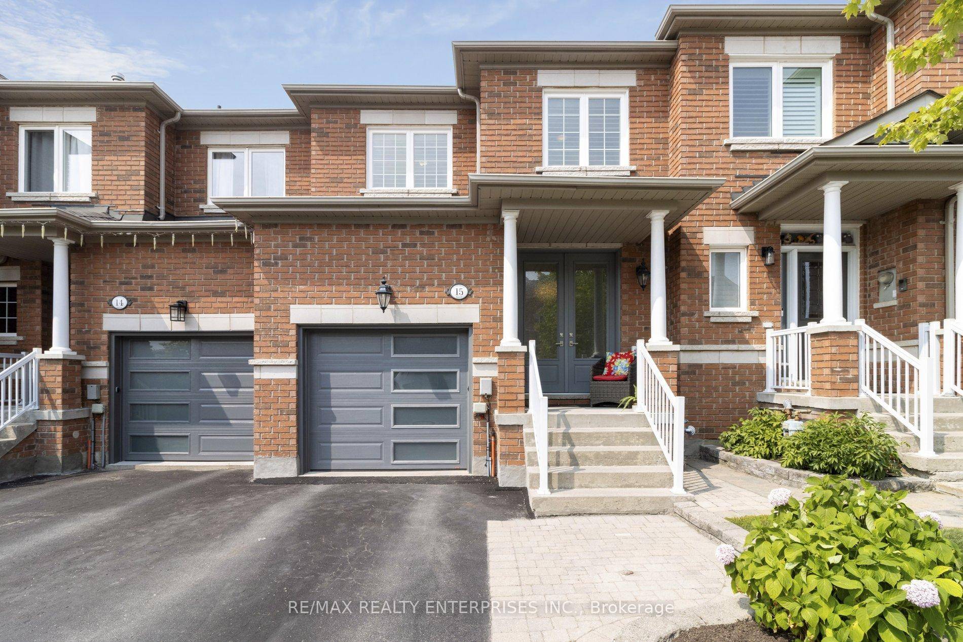 Welcome to this stylish Freehold Townhome in highly sought after Jefferson location, nestled in a quiet pocket just off Yonge Street.